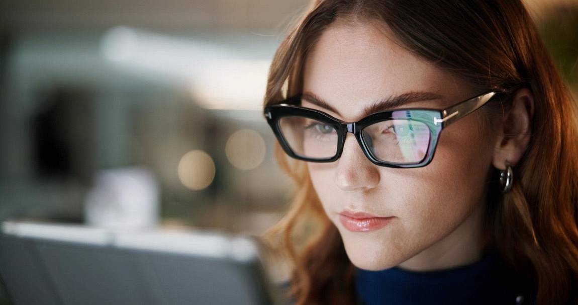 Markowe okulary: kto dyktuje trendy